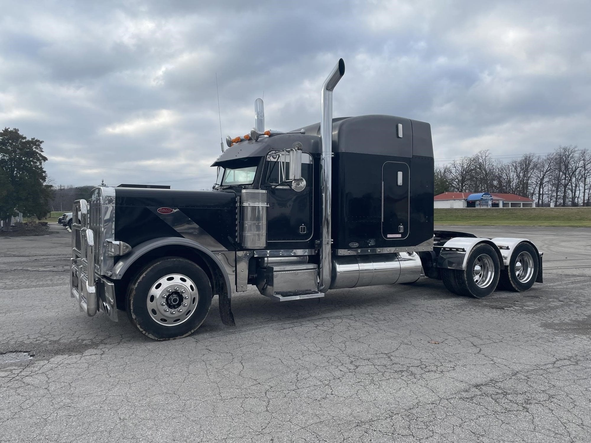 2001 peterbilt 379 up for auction
